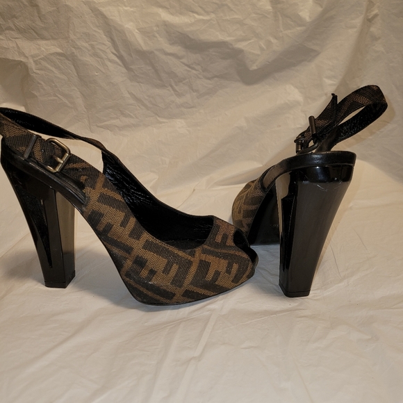 BRAND NEW Fendi heels - Picture 5 of 6